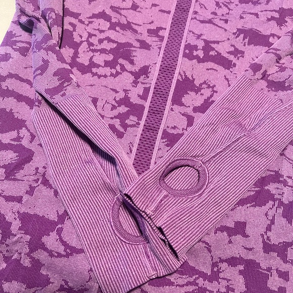 Lululemon Swiftly Tech Long Sleeve Crew Purple Camo Size 10 - Picture 14 of 16